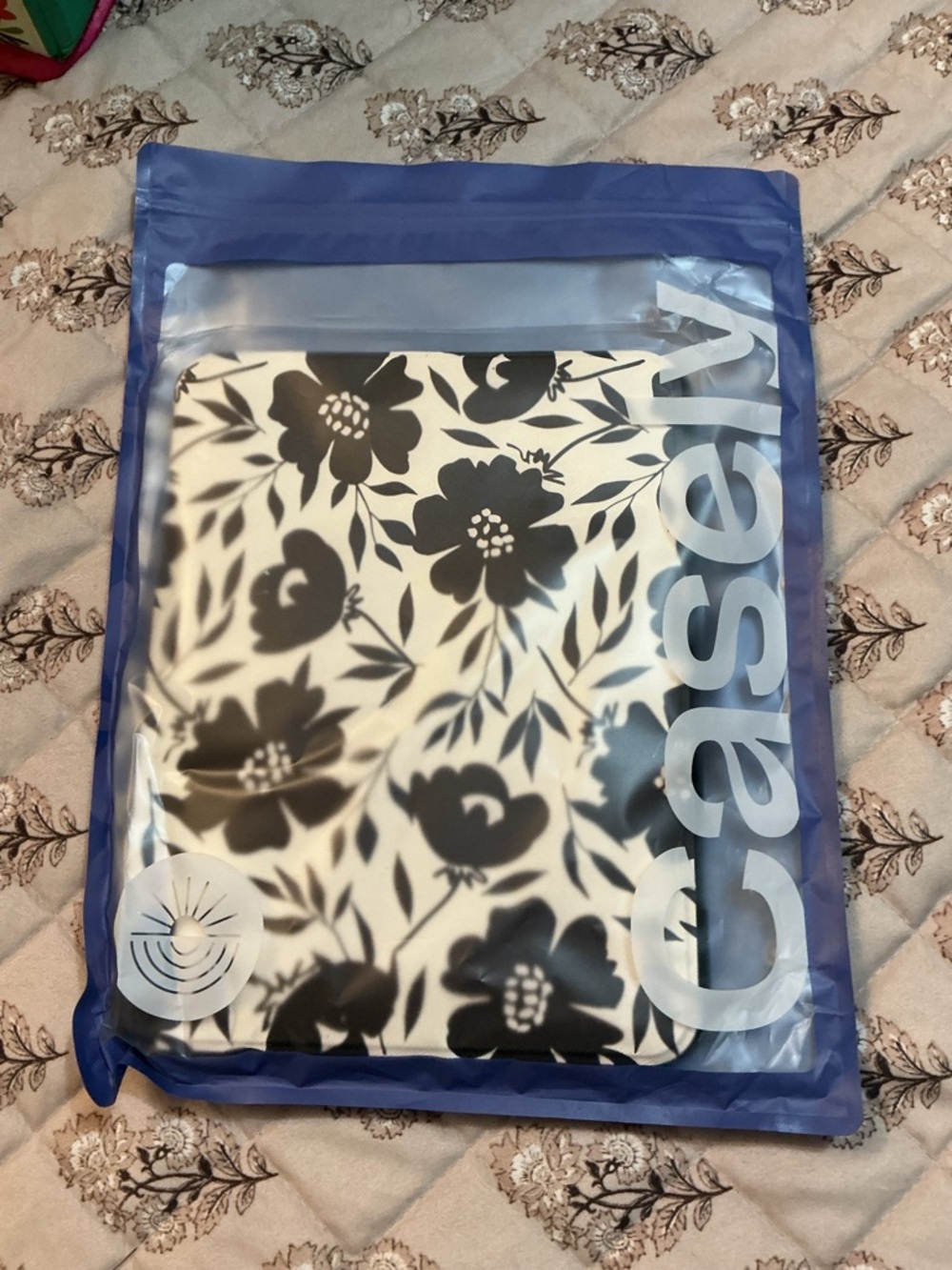 Floral Black & White ipad A16 Sleeve Case